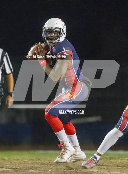 Thumbnail 2 in Aquinas vs. Leuzinger (CIF SS Division 10 Semifinal Playoff) photogallery.