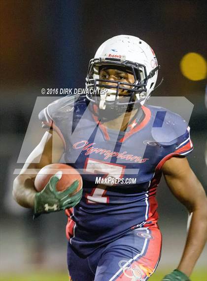 Thumbnail 1 in Aquinas vs. Leuzinger (CIF SS Division 10 Semifinal Playoff) photogallery.