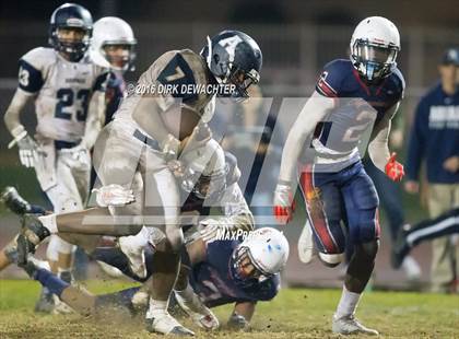 Thumbnail 3 in Aquinas vs. Leuzinger (CIF SS Division 10 Semifinal Playoff) photogallery.