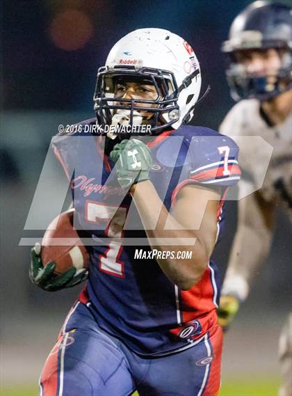 Thumbnail 3 in Aquinas vs. Leuzinger (CIF SS Division 10 Semifinal Playoff) photogallery.