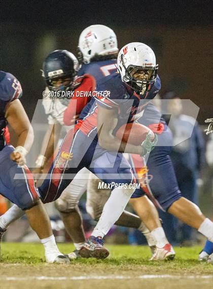 Thumbnail 3 in Aquinas vs. Leuzinger (CIF SS Division 10 Semifinal Playoff) photogallery.