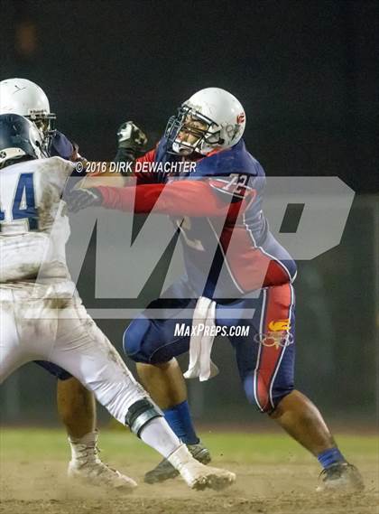 Thumbnail 2 in Aquinas vs. Leuzinger (CIF SS Division 10 Semifinal Playoff) photogallery.