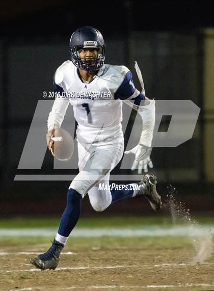 Thumbnail 3 in Aquinas vs. Leuzinger (CIF SS Division 10 Semifinal Playoff) photogallery.