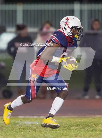 Thumbnail 3 in Aquinas vs. Leuzinger (CIF SS Division 10 Semifinal Playoff) photogallery.