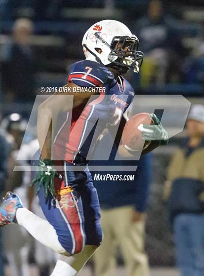 Thumbnail 3 in Aquinas vs. Leuzinger (CIF SS Division 10 Semifinal Playoff) photogallery.