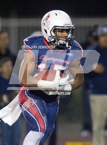 Thumbnail 1 in Aquinas vs. Leuzinger (CIF SS Division 10 Semifinal Playoff) photogallery.