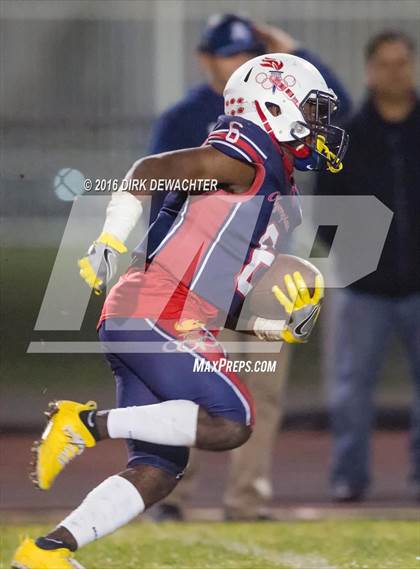 Thumbnail 3 in Aquinas vs. Leuzinger (CIF SS Division 10 Semifinal Playoff) photogallery.