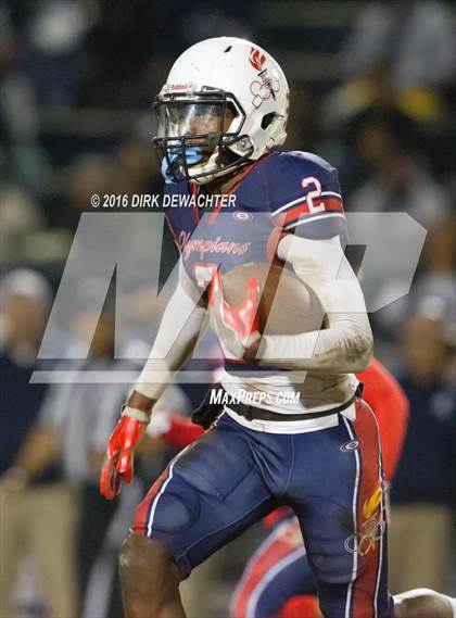 Thumbnail 1 in Aquinas vs. Leuzinger (CIF SS Division 10 Semifinal Playoff) photogallery.