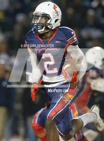 Thumbnail 2 in Aquinas vs. Leuzinger (CIF SS Division 10 Semifinal Playoff) photogallery.