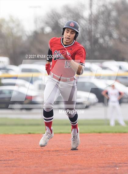 Thumbnail 2 in Lawrence @ Olathe East photogallery.