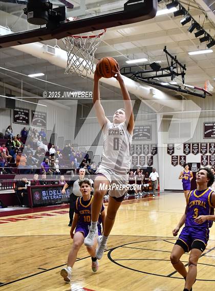 Thumbnail 2 in Central @ Warner photogallery.