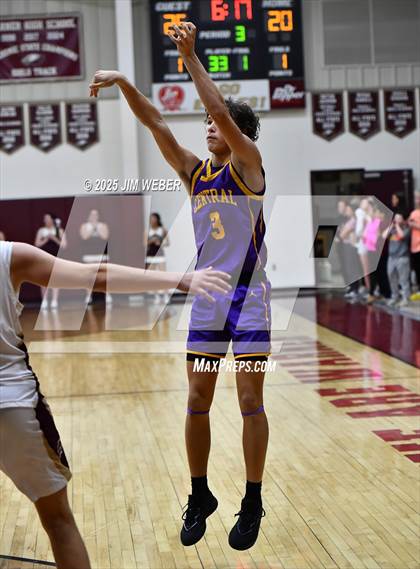 Thumbnail 1 in Central @ Warner photogallery.