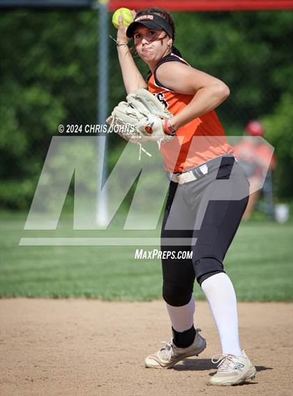 Thumbnail 3 in Centralia vs Waterloo (IHSA 3A Regional Semifinals) photogallery.