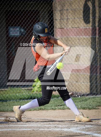 Thumbnail 3 in Centralia vs Waterloo (IHSA 3A Regional Semifinals) photogallery.