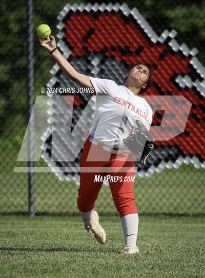 Thumbnail 2 in Centralia vs Waterloo (IHSA 3A Regional Semifinals) photogallery.