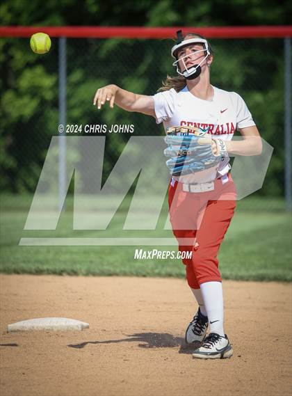 Thumbnail 3 in Centralia vs Waterloo (IHSA 3A Regional Semifinals) photogallery.