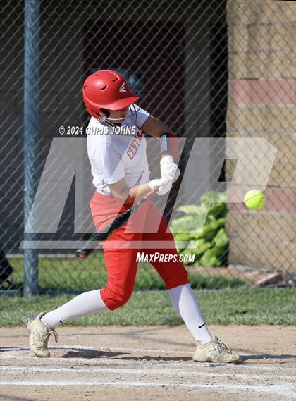 Thumbnail 1 in Centralia vs Waterloo (IHSA 3A Regional Semifinals) photogallery.
