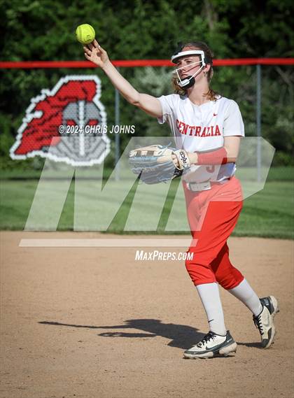 Thumbnail 1 in Centralia vs Waterloo (IHSA 3A Regional Semifinals) photogallery.