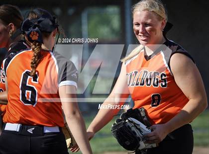 Thumbnail 3 in Centralia vs Waterloo (IHSA 3A Regional Semifinals) photogallery.