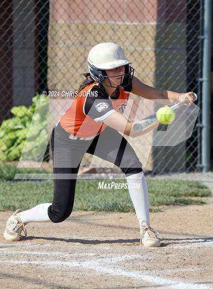 Thumbnail 2 in Centralia vs Waterloo (IHSA 3A Regional Semifinals) photogallery.