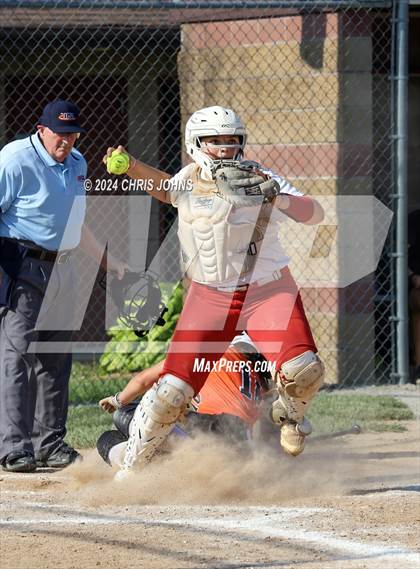 Thumbnail 3 in Centralia vs Waterloo (IHSA 3A Regional Semifinals) photogallery.