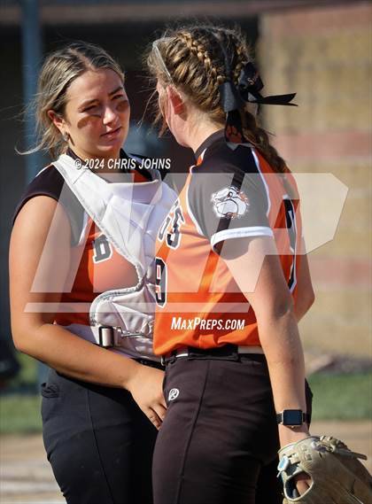 Thumbnail 3 in Centralia vs Waterloo (IHSA 3A Regional Semifinals) photogallery.