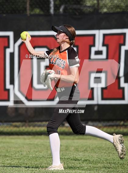 Thumbnail 3 in Centralia vs Waterloo (IHSA 3A Regional Semifinals) photogallery.