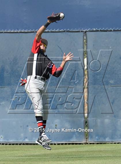 Thumbnail 3 in Hart vs. Saugus (D1 Semifinal) photogallery.