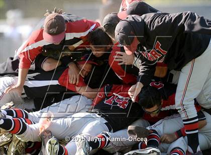 Thumbnail 1 in Hart vs. Saugus (D1 Semifinal) photogallery.