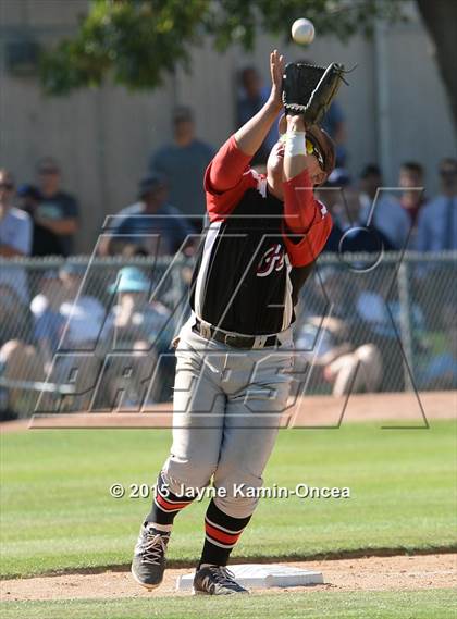 Thumbnail 2 in Hart vs. Saugus (D1 Semifinal) photogallery.