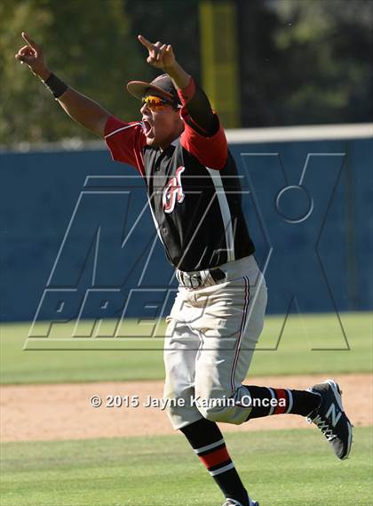 Thumbnail 3 in Hart vs. Saugus (D1 Semifinal) photogallery.