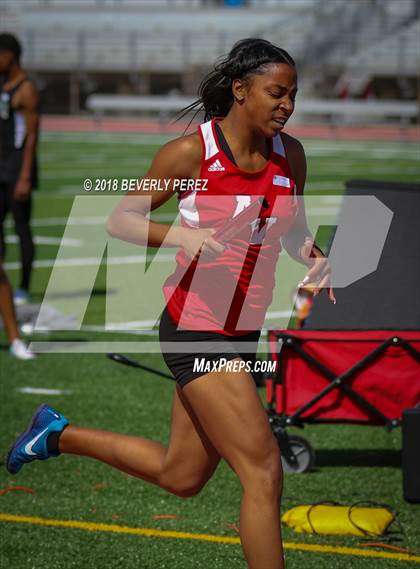 Thumbnail 3 in Golden League CIF Finals (Girls 4 x 400 Relays) photogallery.
