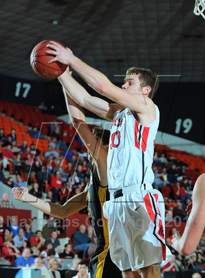 Thumbnail 1 in Ottawa vs. Andale (KSHSAA State 4A Semifinal) photogallery.