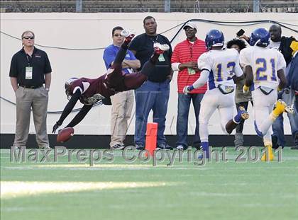 Thumbnail 3 in Jefferson vs. Norland (FHSAA 3A Final) photogallery.