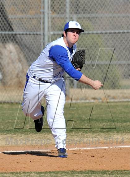 Thumbnail 3 in Nolan Catholic vs Faith Christian (Texas Private School Classic) photogallery.