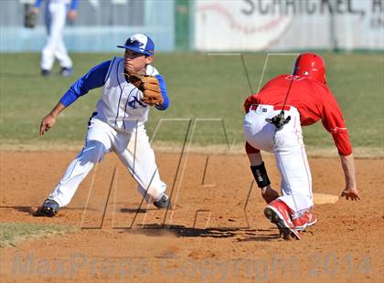 Thumbnail 3 in Nolan Catholic vs Faith Christian (Texas Private School Classic) photogallery.