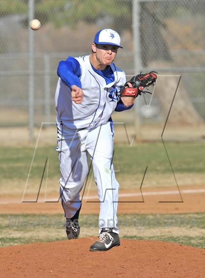Thumbnail 1 in Nolan Catholic vs Faith Christian (Texas Private School Classic) photogallery.