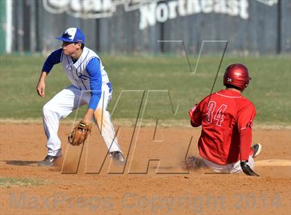 Thumbnail 2 in Nolan Catholic vs Faith Christian (Texas Private School Classic) photogallery.