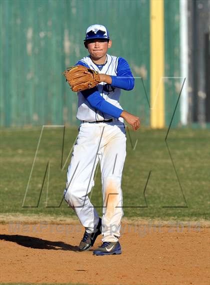 Thumbnail 1 in Nolan Catholic vs Faith Christian (Texas Private School Classic) photogallery.