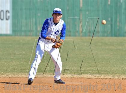 Thumbnail 1 in Nolan Catholic vs Faith Christian (Texas Private School Classic) photogallery.