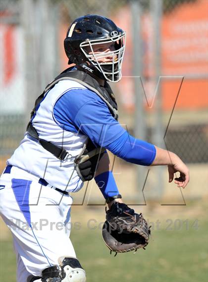 Thumbnail 3 in Nolan Catholic vs Faith Christian (Texas Private School Classic) photogallery.