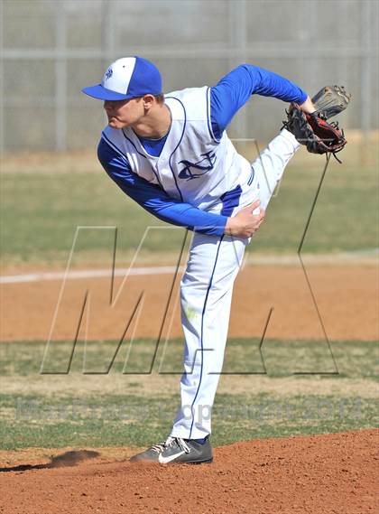 Thumbnail 3 in Nolan Catholic vs Faith Christian (Texas Private School Classic) photogallery.