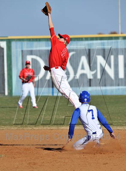 Thumbnail 3 in Nolan Catholic vs Faith Christian (Texas Private School Classic) photogallery.