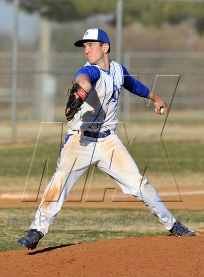 Thumbnail 2 in Nolan Catholic vs Faith Christian (Texas Private School Classic) photogallery.