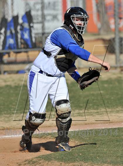 Thumbnail 2 in Nolan Catholic vs Faith Christian (Texas Private School Classic) photogallery.
