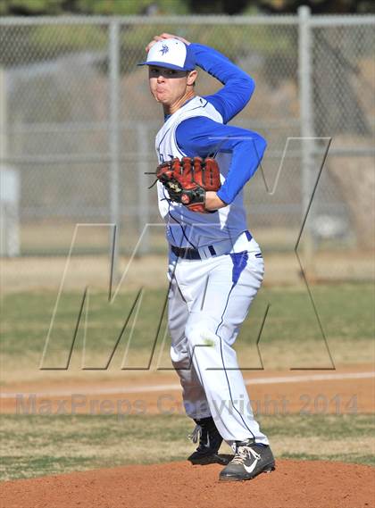 Thumbnail 3 in Nolan Catholic vs Faith Christian (Texas Private School Classic) photogallery.