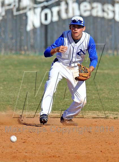 Thumbnail 2 in Nolan Catholic vs Faith Christian (Texas Private School Classic) photogallery.