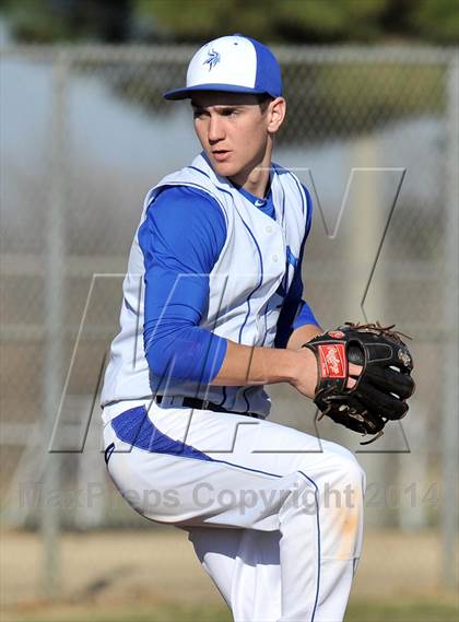 Thumbnail 3 in Nolan Catholic vs Faith Christian (Texas Private School Classic) photogallery.