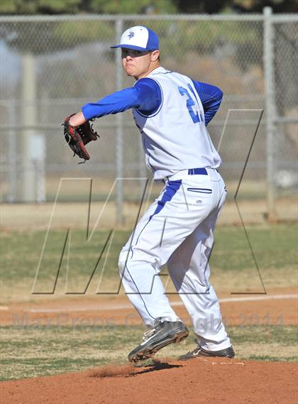 Thumbnail 2 in Nolan Catholic vs Faith Christian (Texas Private School Classic) photogallery.