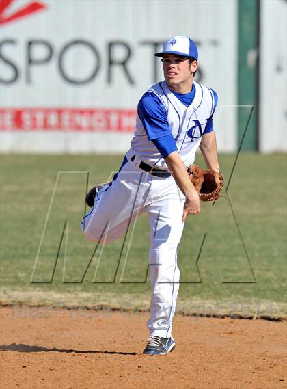 Thumbnail 1 in Nolan Catholic vs Faith Christian (Texas Private School Classic) photogallery.